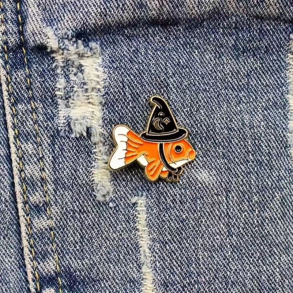 (3/$15) Wizard Goldfish Enamel Pin - Picture 2 of 3